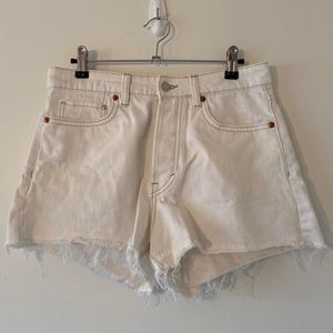 High-rise white denim short shorts🤍